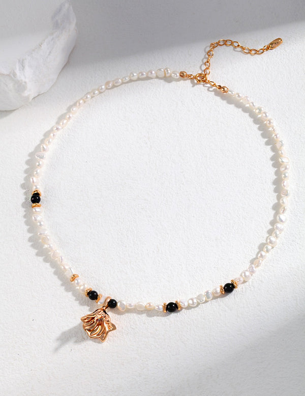 "Dance" series of pearl necklace