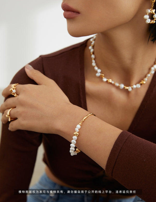Liquid pearl bracelet