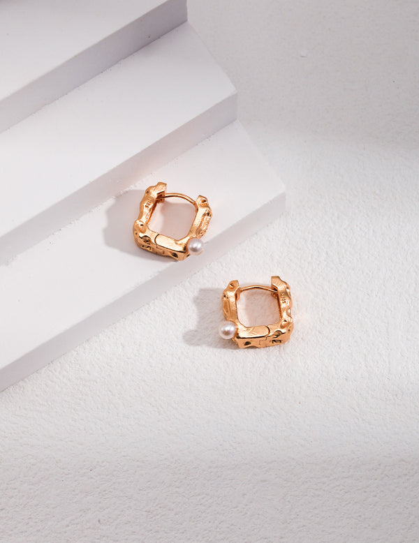 Minimal pearl earrings