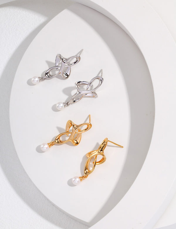 Minimal pearl earrings